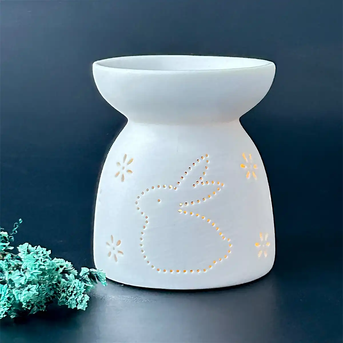 White Rabbit Detail Porcelain Oil Burner